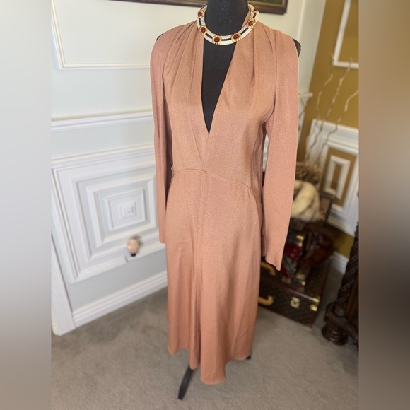 Victoria Beckham Cold-shoulder pleated crepe midi dress - New without tags - Picture 4 of 17